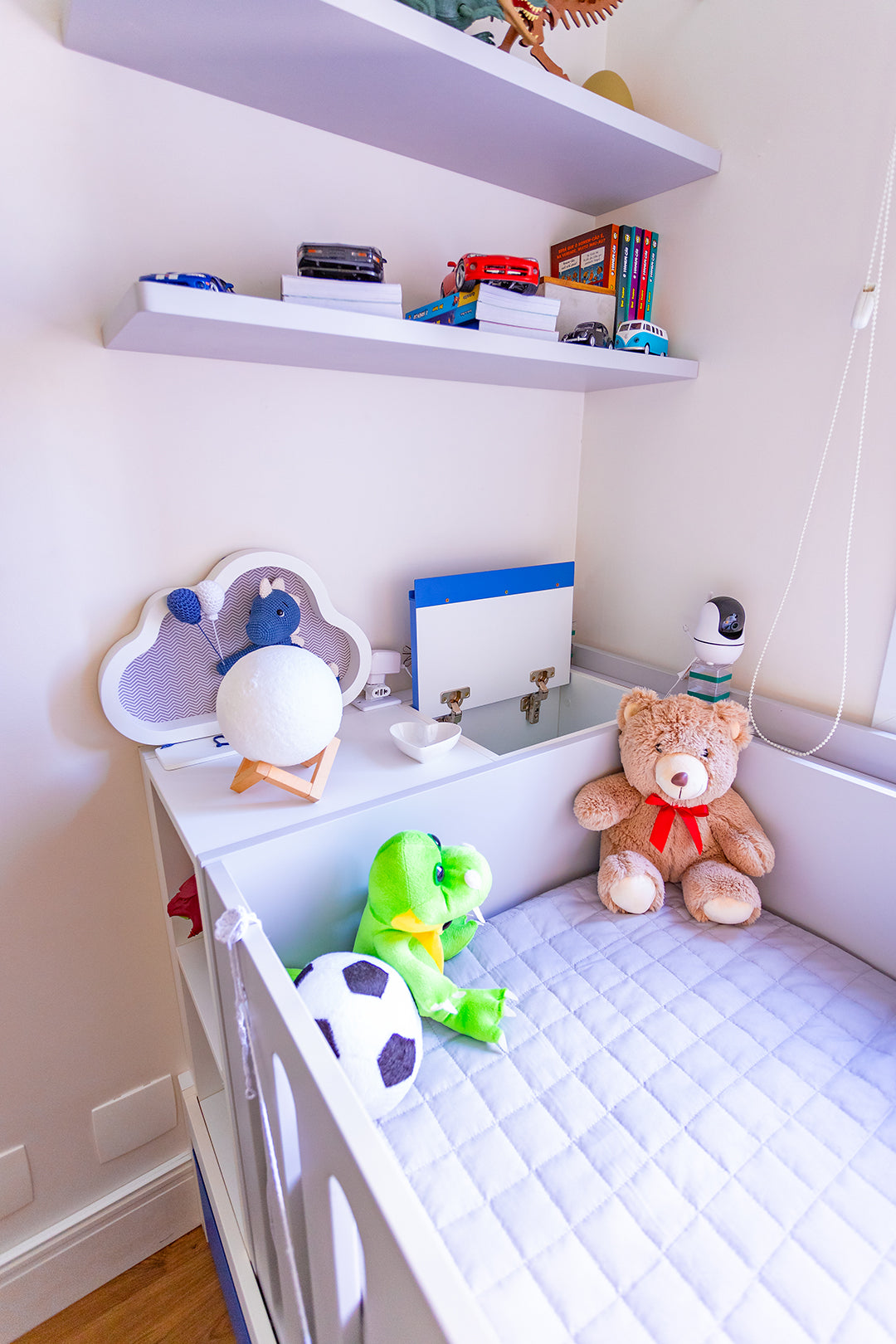 O cantinho do bebê e a cama do irmãozinho